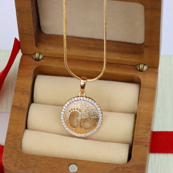 "Rose Gold Round Pendant with Baby Footprint and Handprint Cutout, XPPT1397 - Picture 6 of 13